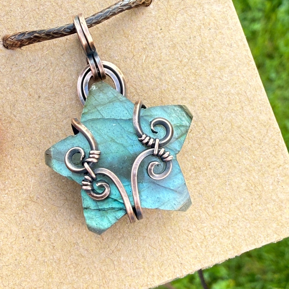 Elegant Star-Shaped Labradorite  Pendant Necklace